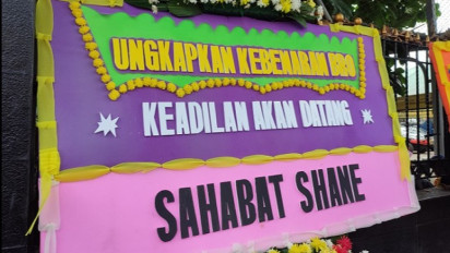 Sidang Perdana Mario Dandy, Pagar PN Jaksel Dipenuhi Karangan Bunga Dukungan untuk Shane Lukas