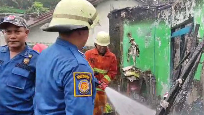 Ditinggal ke Rumah Sakit, Rumah Kontrakan Hangus Terbakar