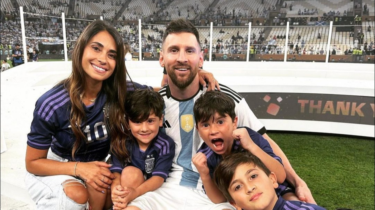 Antonella Roccuzzo Pegang Kartu AS Lionel Messi di Balik Keputusan Kembali ke Barcelona
            - galeri foto