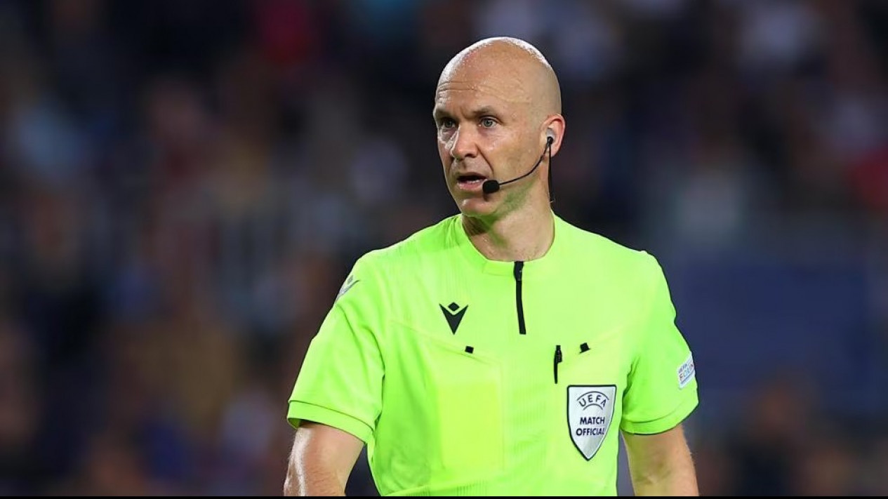 UEFA Setuju dengan Mourinho, Penampilan Wasit Anthony Taylor di Laga Final Liga Europa Dinilai Buruk
            - galeri foto