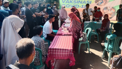 Meski Pandemi Mereda, Gerai Vaksinasi Covid-19 di Blora Masih Ramai Diserbu Warga