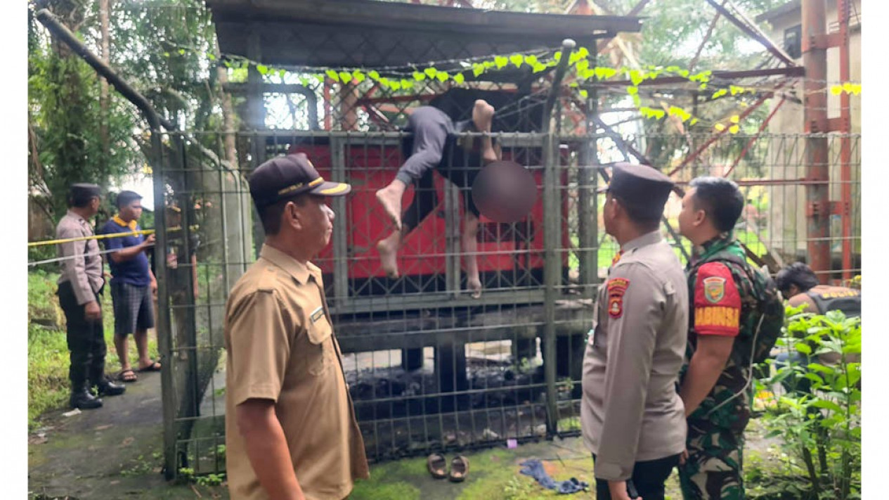 Mayat Pria Ditemukan Tersangkut di Pagar Tower Telekomunikasi, Diduga Terlibat Pencurian
            - galeri foto
