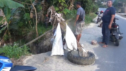 Karena Amblas, Jalan Penghubung 2 Kabupaten di Labuhanbatu Terancam Putus