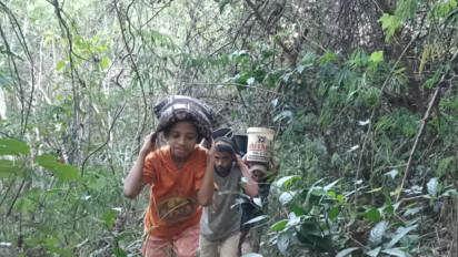 Miris, Warga di NTT Minum  dan Mandi dari Air Keruh Bercampur Tanah
