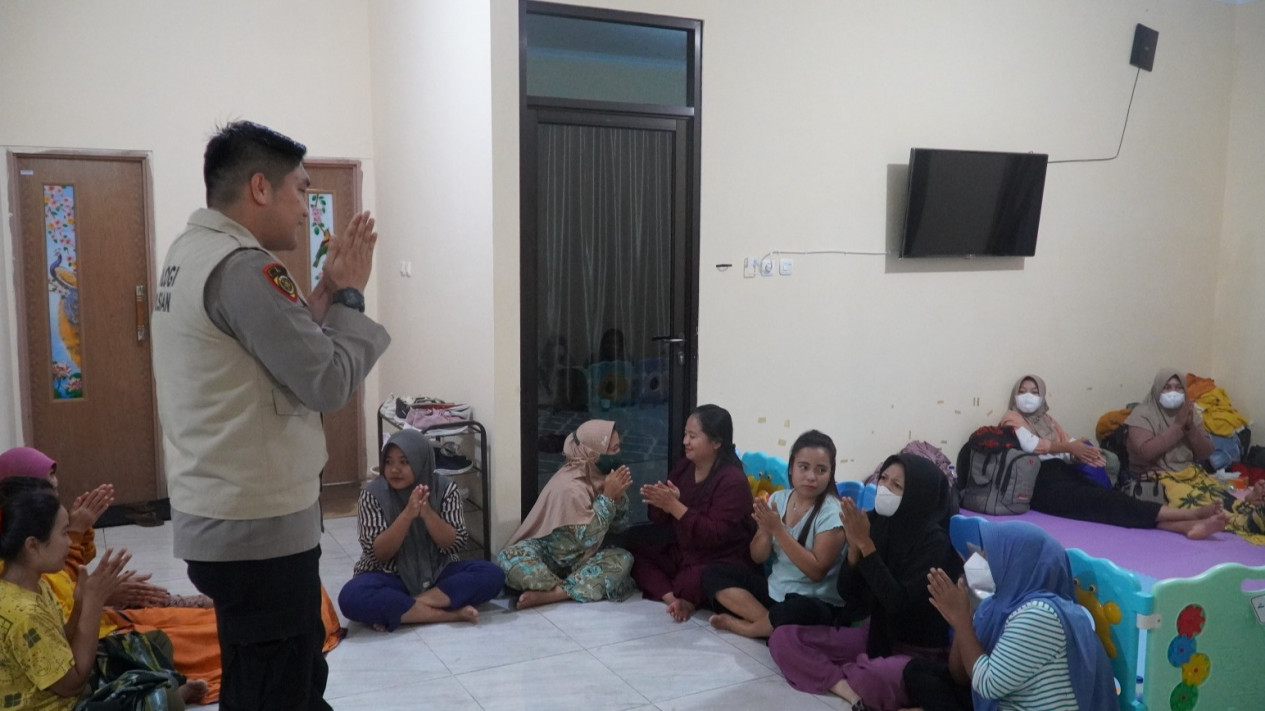 Polda Lampung Selamatkan 24 Calon PMI Tujuan Timur Tengah dari Upaya TPPO
            - galeri foto