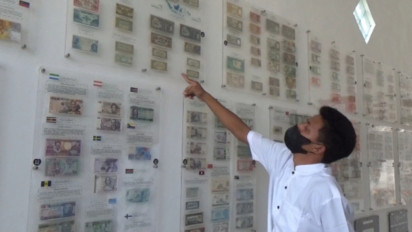 Ribuan Uang Kuno Berbagai Negara Dikoleksi Pria asal Bangkalan, Begini Kisahnya