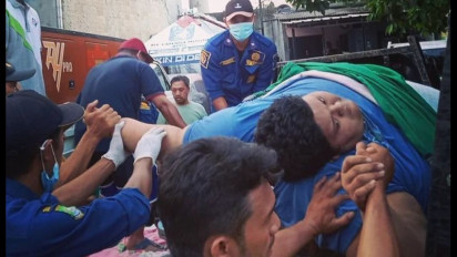 Evakuasi Pria Bobot 350 Kg di Tangerang Berlangsung Dramatis, Petugas Gunakan Forklift Angkat Tubuh Fajri