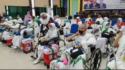Kenakan Ihram, 359 Jemaah Haji Kloter 11 Palembang Diterbangkan Menuju Jeddah