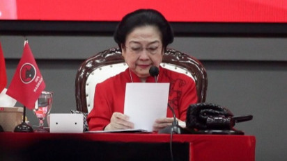 Megawati Mendadak Nangis Kenang Taufiq Kiemas saat Pidato: Hari Ini 10 Tahun Almarhum Meninggal