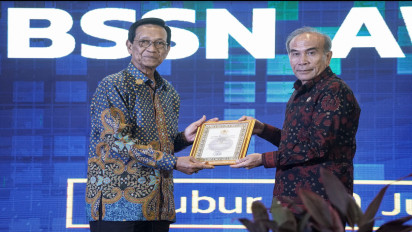 Sri Sultan Hamengkubuwono X Terima Anugerah Adhibakti Sanapati atas Kontribusi Besar pada Persandian