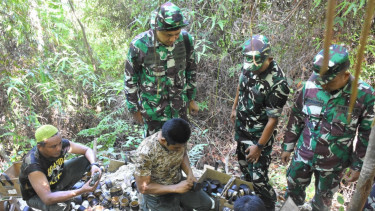 Ribuan Amunisi Bahan Peledak Rusak Berat Dimusnahkan Kodam Pattimura