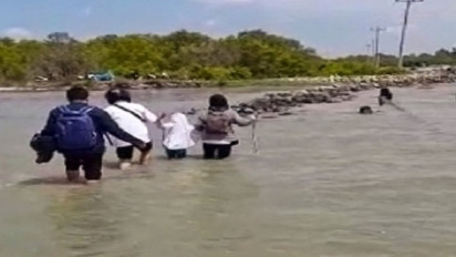 Cerita Pilu Anak-anak Bandar Rahamat Korban Abrasi Pantai Sumatera: Kami Ingin Sekolah yang Nyaman