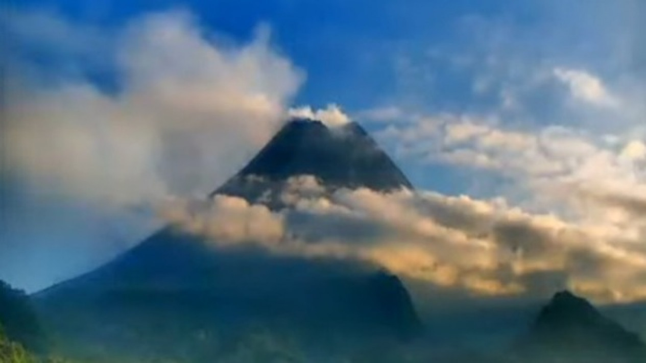 Dalam 6 Jam, Gunung Merapi Luncurkan 6 Kali Guguran Lava Pijar Sejauh Maksimal 1, 7 Kilometer
            - galeri foto