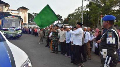 Jemaah Haji Asal Madina Gelombang Kedua Berangkat Menuju Asrama Haji Medan