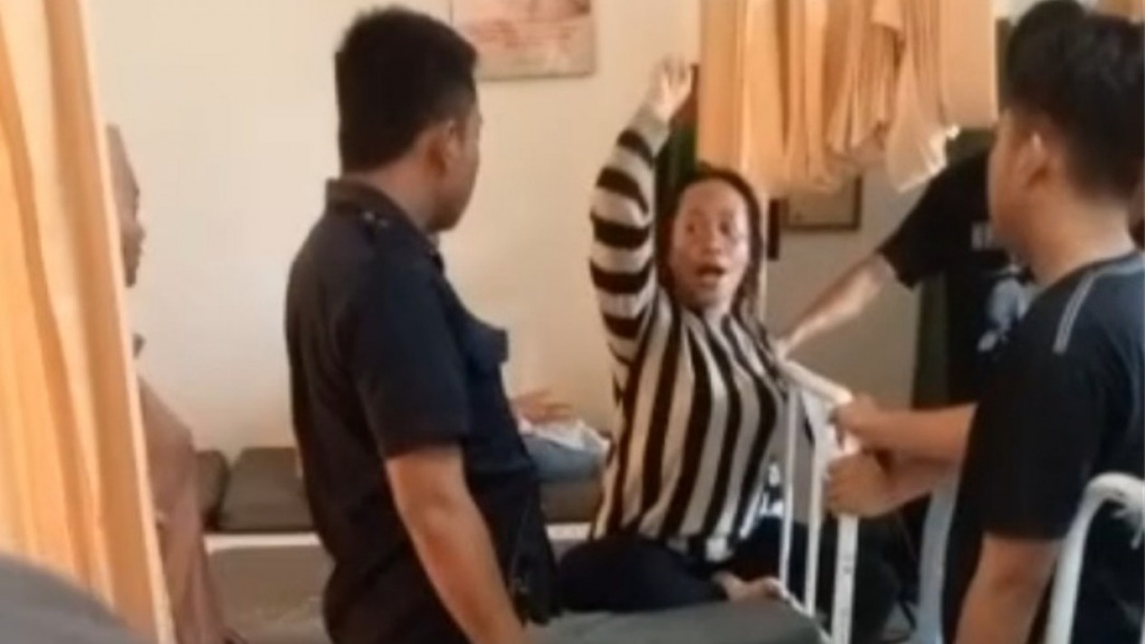 Video Viral Kesurupan Massal Buruh Pabrik di Grobogan, Ada yang Tertawa Seperti Kuntilanak
            - galeri foto