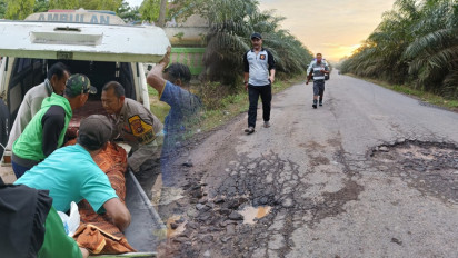 Hantam Lubang Jalan Rusak, IRT Tewas dalam Kecelakaan Tunggal