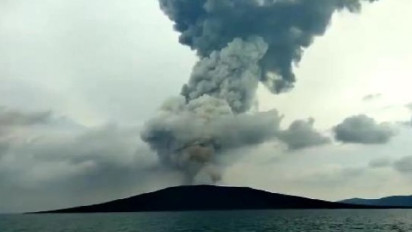 Gunung Anak Krakatau Erupsi 4 Kali dalam 2 Hari, Abu Vulkanik Mencapai 3 Km di Atas Permukaan Laut