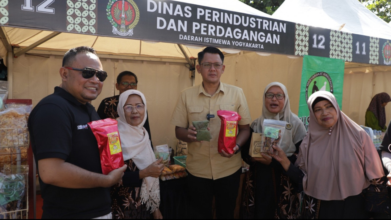 Ratusan Pelaku UMKM dan Pentas Musik Meriahkan One Pride MMA Jogja Istimewa di GOR UNY
            - galeri foto