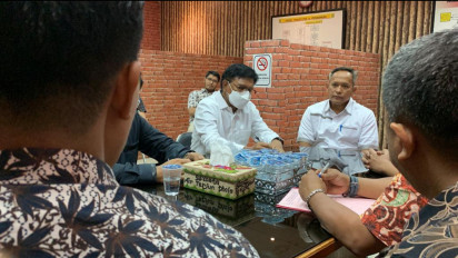 Jampidsus Serahkan Berkas Perkara Tahap II Kasus Korupsi BTS dengan Tersangka Johnny G Plate ke Kejari Jaksel