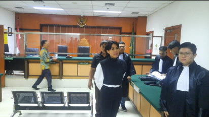 Bacakan Pledoi, Terdakwa Kasus KSP Indosurya Natalia Rusli Menangis di Dalam Persidangan