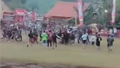 Ricuh Turnamen Sepak Bola di Kabupaten Semarang, Penonton Masuk Lapangan dan Keroyok Wasit