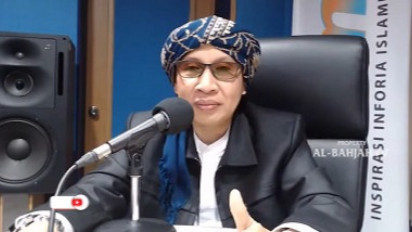 Tak Ingin Suami Pindah Kelain Hati? Ini Cara Mudah Bagi Istri Untuk Mengatasi Pelakor Menurut Buya Yahya