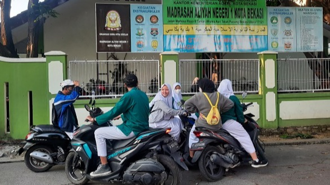 Nasib Pilu 288 Siswa di Bekasi Ditipu EO Study Tour, Sekolah Sudah Transfer Rp474 Juta, Bakal Tetap Berangkat ke Yogyakarta
            - galeri foto