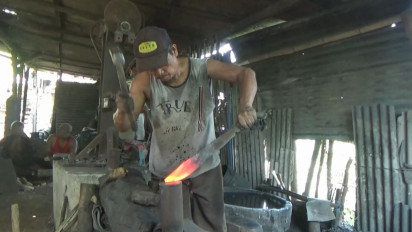 Berkah Idul Adha, Orderan Pembuatan Pisau di Pande Besi Tuban Meningkat Drastis