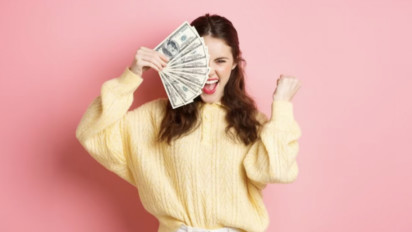 Ramalan Zodiak KEUANGAN Besok Senin, 12 Juni 2023, Aries, Taurus, dan Gemini Siap-siap Mendapat Bonus Besar, Bisa Beli Barang Mewah Apa Saja