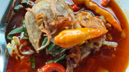 Nikmat dan Super Pedas Rasa Bakso Setan Kuah Merah Asal Musi Banyuasin