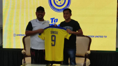 Mantan Striker Timnas Samsul Arif Resmi Berkostum Klub Gresik United
