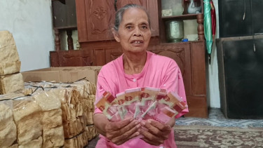 Nenek Penjual Kerupuk Karak di Kabupaten Semarang Tertipu Uang Palsu Hingga 5 Juta Rupiah