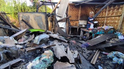 Diduga Korsleting, Deretan Warung Ikan Bakar di Banyuwangi Terbakar