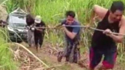 Mobil Google Maps Jadi Korban Google Mapsnya Sendiri di Kebun Tebu Malang, Kok Bisa ?