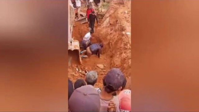 Dua Pekerja Tewas Tertimbun Longsor Saat Pembangunan Jembatan di Lampung Tengah