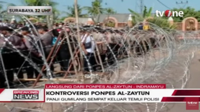 Bentangan Kawat Berduri Halau Massa Aksi di Ponpes Al-Zaytun