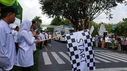 921 Jemaah Haji asal Banyuwangi Diberangkatkan, Tertua Umurnya 104 Tahun