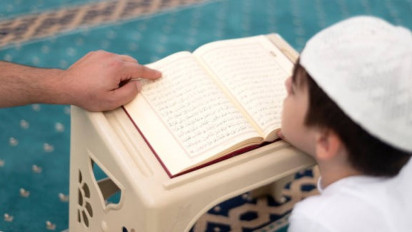 Bacaan Al-Qur'an Surat Al-Baqarah Ayat 141-145 Lengkap Tulisan Arab, Latin, dan Artinya