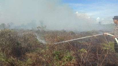 Kebakaran Tiga Hektare Lahan Gambut di Nagan Raya: Tim Gabungan Kesulitan Padamkan Api dengan Sumber Air Terbatas