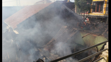 Diduga Lupa Matikan Kompor, Satu Rumah Warga di Lumajang Ludes Terbakar