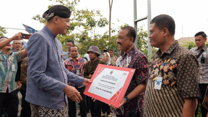 Serahkan Bantuan di Grobogan, Ganjar Pranowo Ajak Masyarakat Tingkatkan Ketahanan Pangan untuk Hadapi El Nino