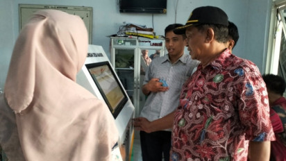 Pakai Sistem Digital, Warga di Gresik Kini Urus Administrasi Tinggal Tempel KTP Langsung Jadi