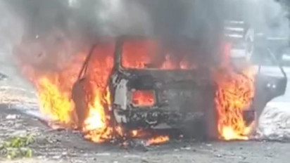 Akibat Korsleting Listrik, Sedan Mazda Terbakar di Jalur Pantura Pasuruan