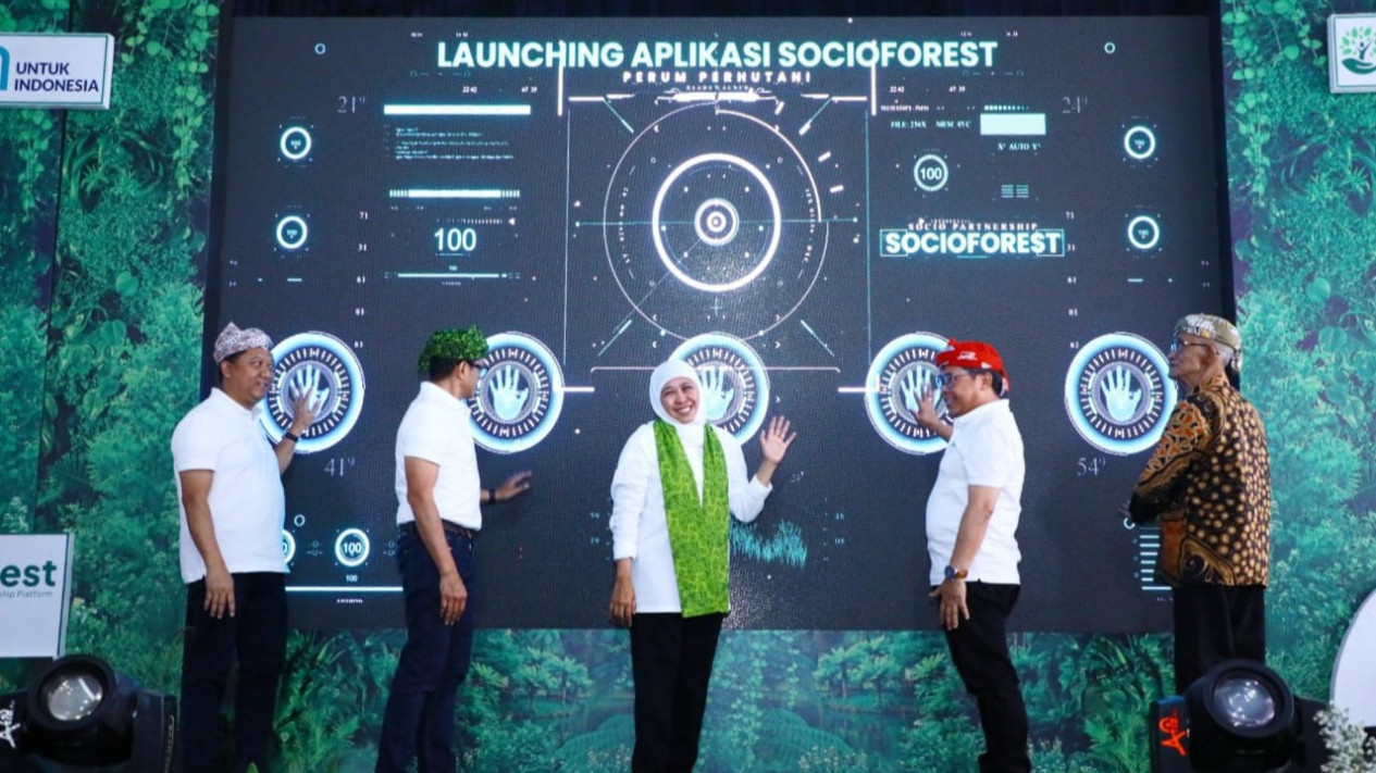 Gubernur Khofifah Dukung Peluncuran Aplikasi Socio Forest dan Panen Kopi di Bondowoso
            - galeri foto
