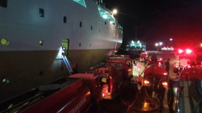 Detik-detik KM Bukit Siguntang Kebakaran Di Pelabuhan Parepare