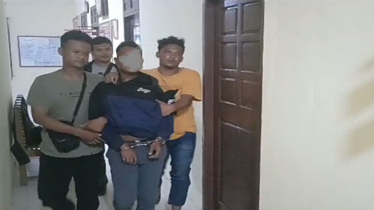 Residivis Kembali Berulah, Polisi Tangkap Pelaku karena Nekat Maling Rumah di Karimun
            - galeri foto