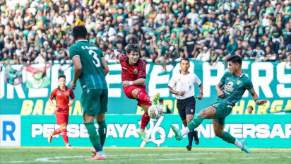 Laga Uji Coba Persebaya Surabaya Vs Persija Jakarta Berakhir Imbang 2-2, Pertandingan Dihentikan Karena Flare