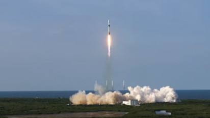 Detik-detik Peluncuran Satelit SATRIA-1 Pakai Roket SpaceX ke Orbit
