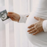 Ustaz Adi Hidayat Menyarankan Ibu Hamil untuk Memohon 4 Hal ini Kepada Allah SWT, Apa Sajakah?