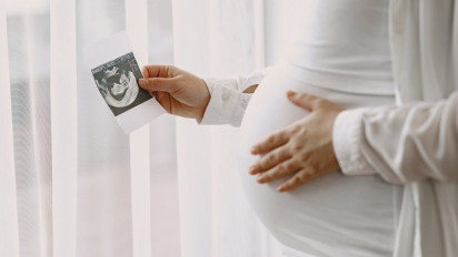 Ustaz Adi Hidayat Menyarankan Ibu Hamil untuk Memohon 4 Hal ini Kepada Allah SWT, Apa Sajakah?